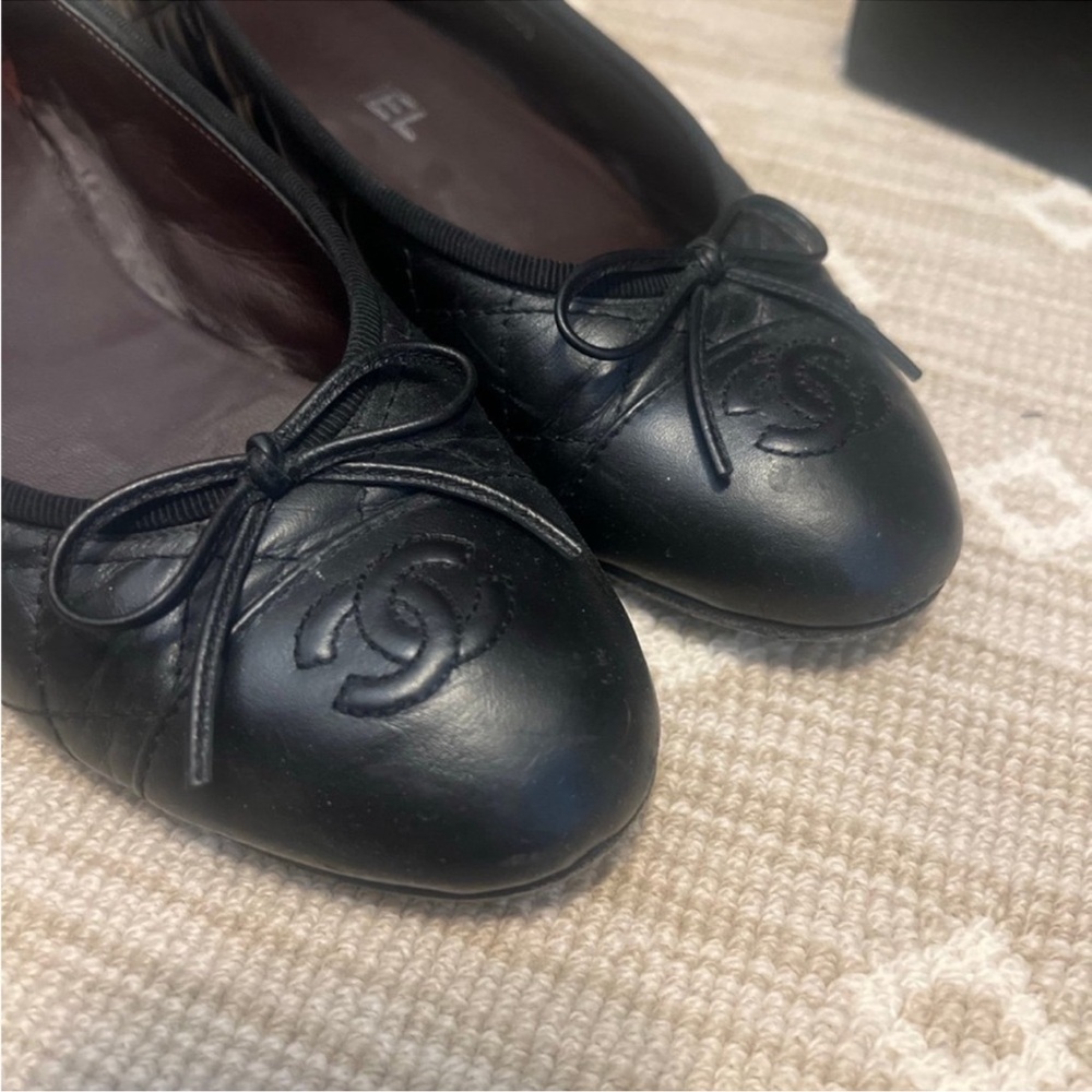 CHANEL Black Quilted Leather Flats - Picture 3 of 8